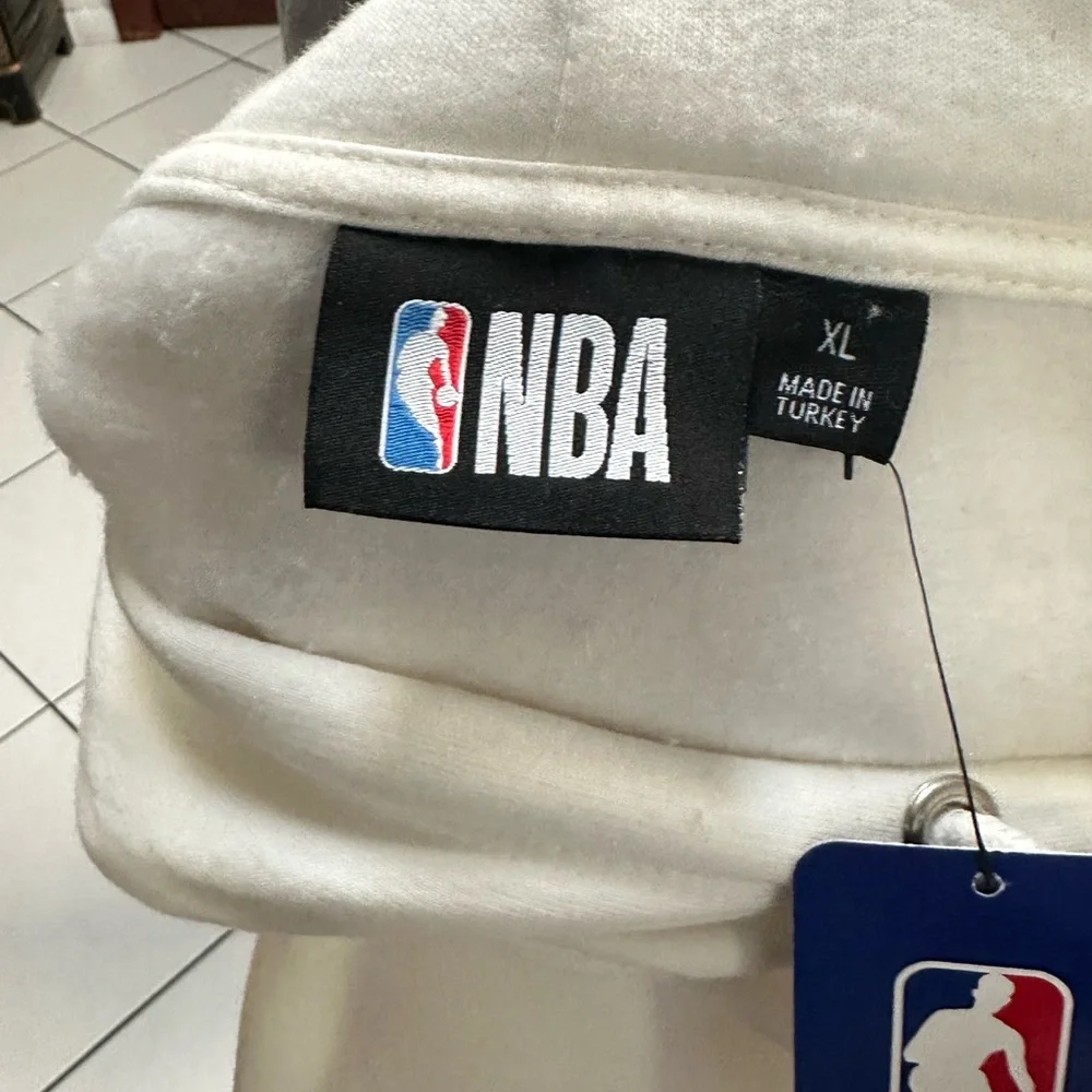 NBA White and Red Chicago Bulls Hoodie - Picture 3 of 3